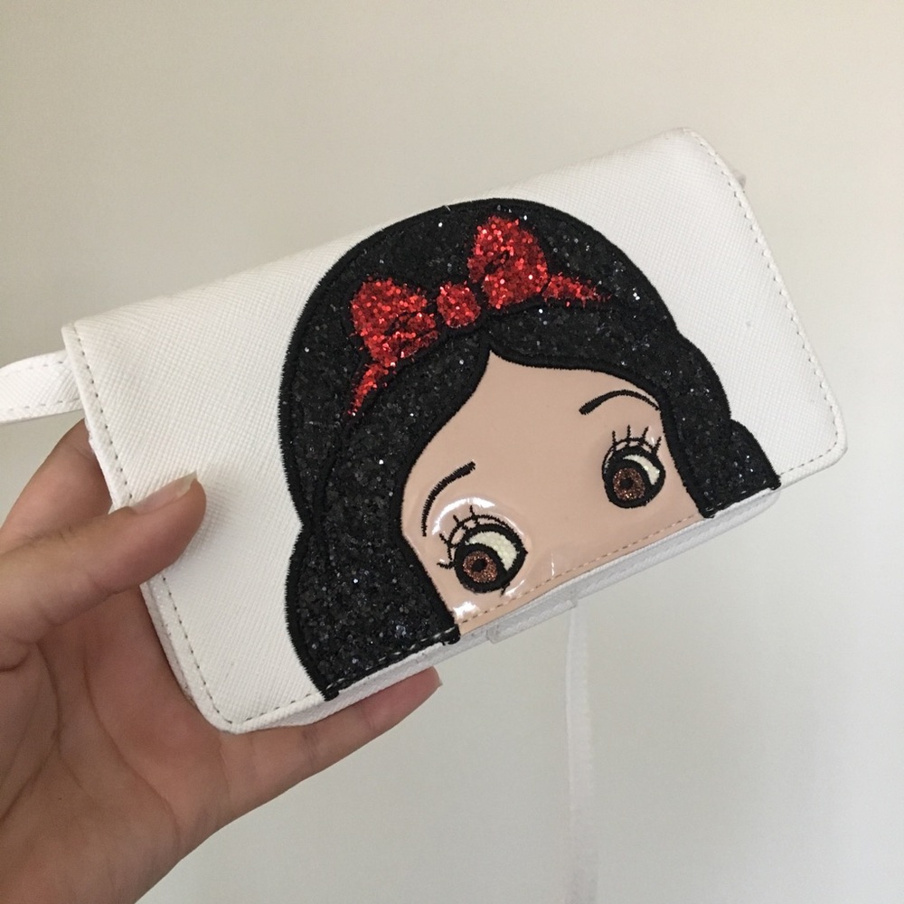 Snow White Danielle Nicole Crossbody